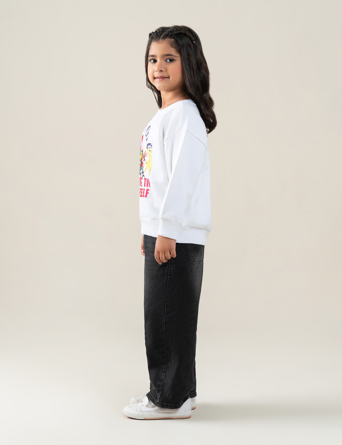 BELIEVE IN YOURSELF GRAPHIC SWEATSHIRT