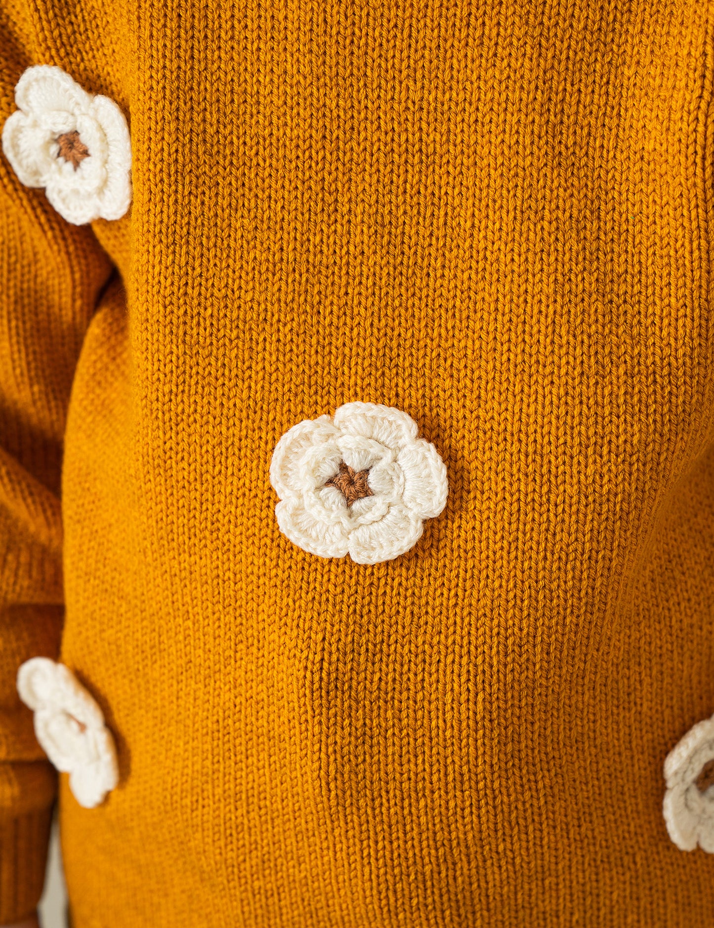 FLORAL APPLIQUE KNITTED SWEATER