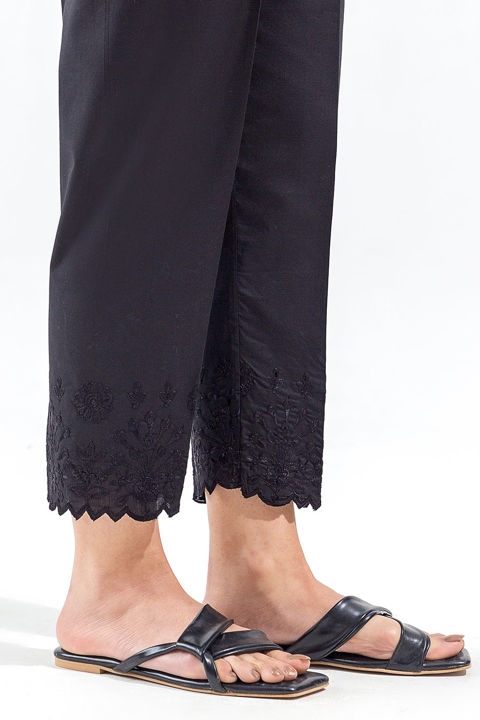 EMBROIDERED STRAIGHT PANTS