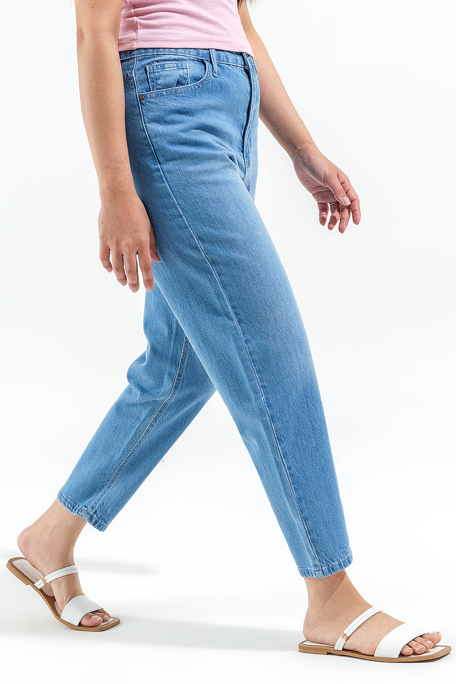 HIGH-RISE MOM JEANS