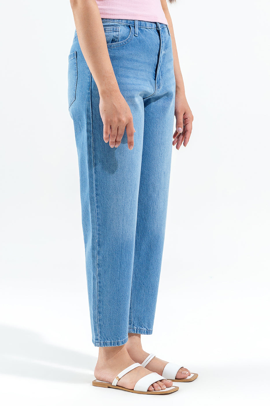 HIGH-RISE MOM JEANS