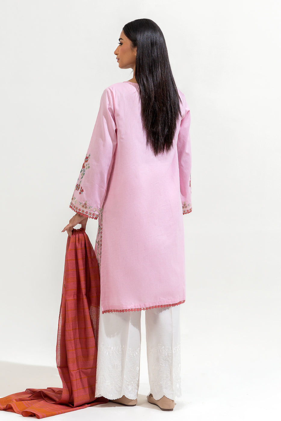 2 PIECE EMBROIDERED CHAMBREY SUIT (PRET)