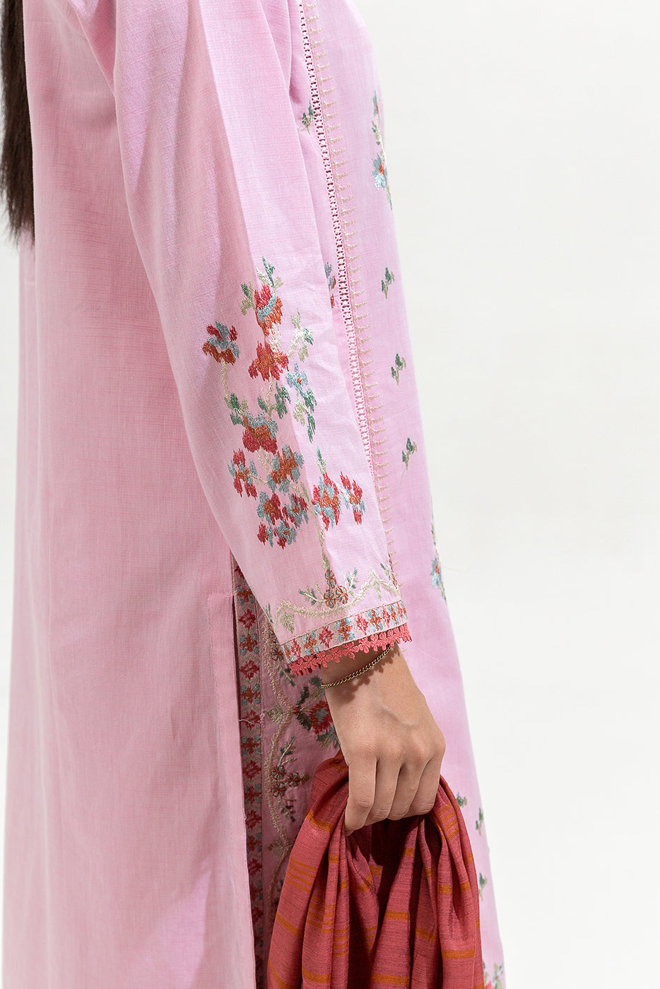 2 PIECE EMBROIDERED CHAMBREY SUIT (PRET)