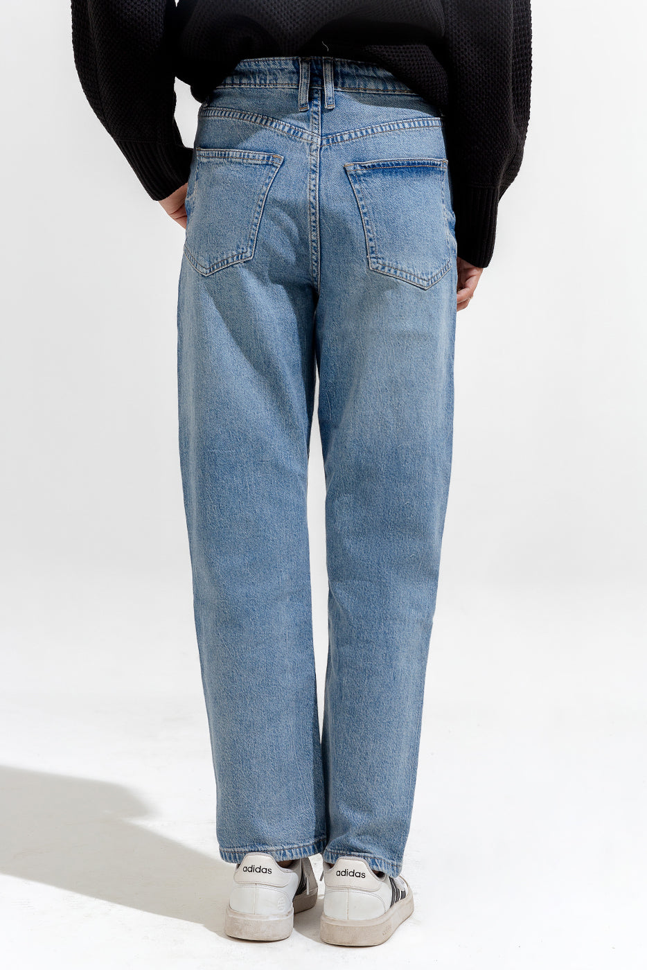 HIGH-RISE STRAIGHT JEANS