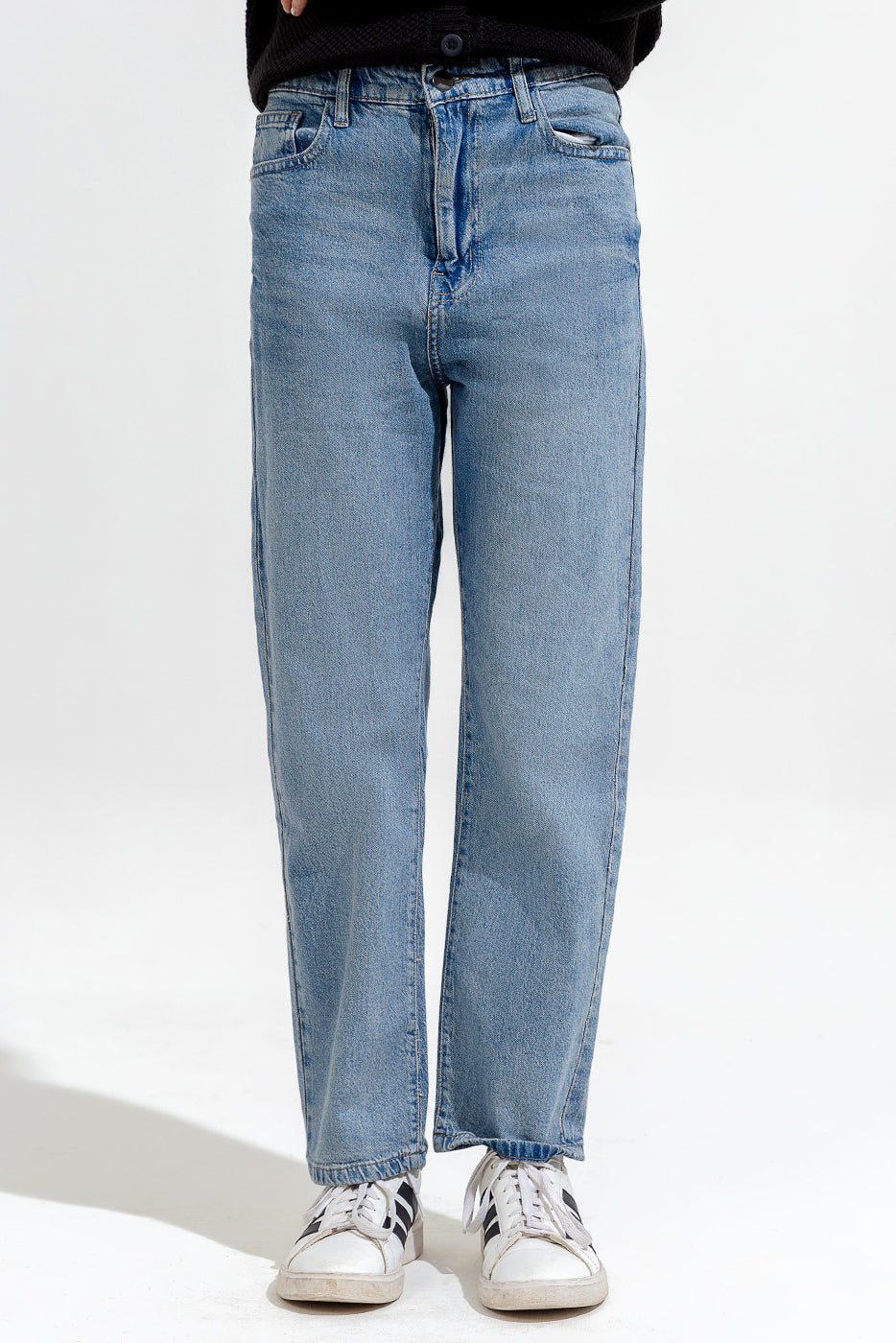 HIGH-RISE STRAIGHT JEANS