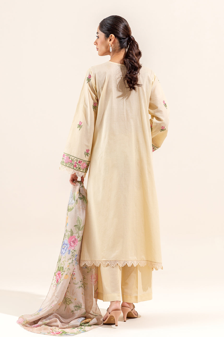 3 PIECE EMBROIDERED LAWN SUIT (UNSTITCHED)
