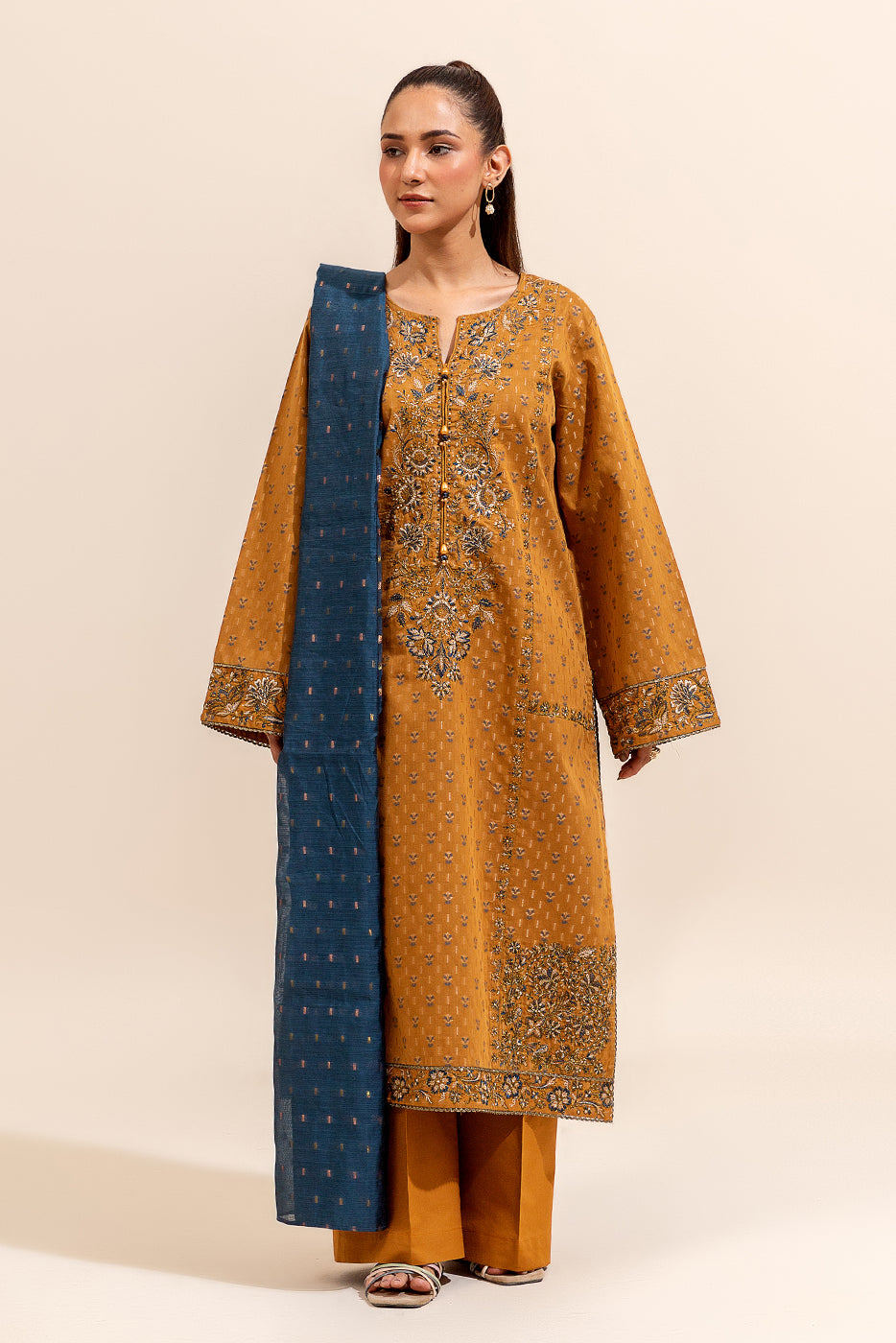 3 PIECE EMBROIDERED JACQUARD SUIT-MEDALLION YALE (UNSTITCHED)