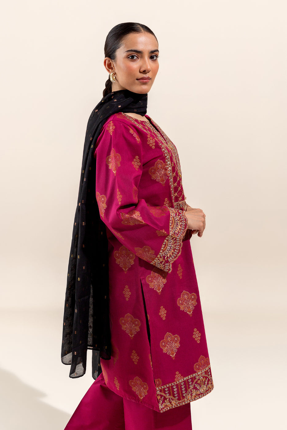 3 PIECE EMBROIDERED JACQUARD SUIT-FUSCHIA GLOOM (UNSTITCHED)