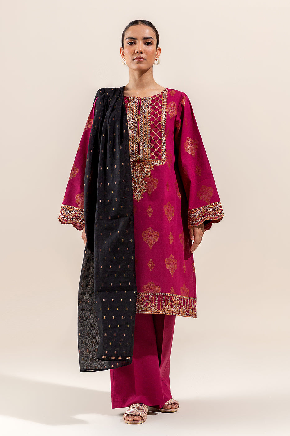 3 PIECE EMBROIDERED JACQUARD SUIT-FUSCHIA GLOOM (UNSTITCHED)