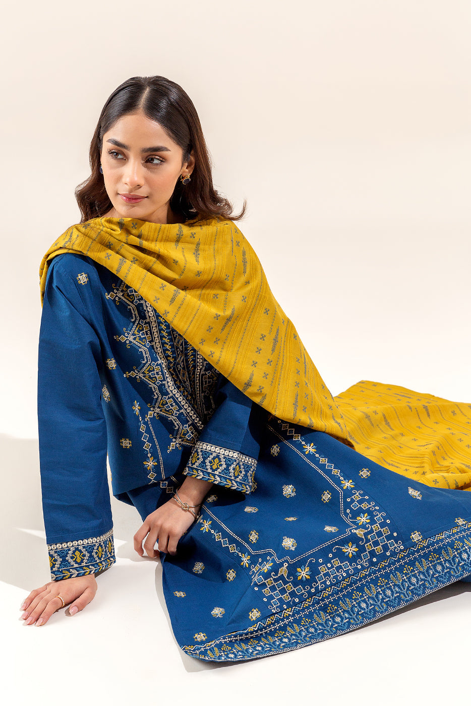 3 PIECE EMBROIDERED LAWN SUIT (UNSTITCHED)