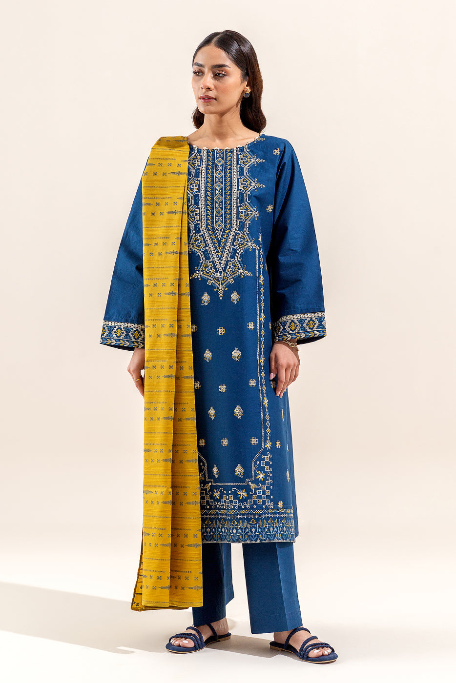 3 PIECE EMBROIDERED LAWN SUIT (UNSTITCHED)