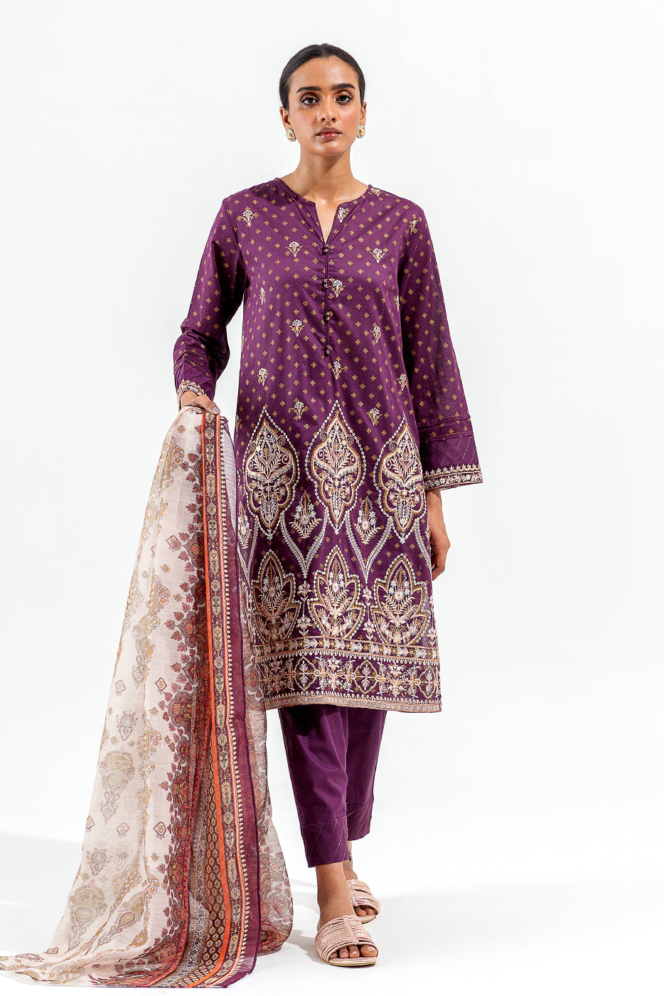 3 PIECE EMBROIDERED LAWN  SUIT (LUXURY PRET)