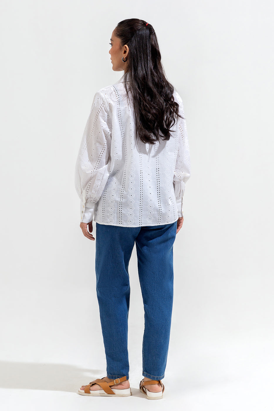 WHITE EMBROIDERED COLLAR SHIRT