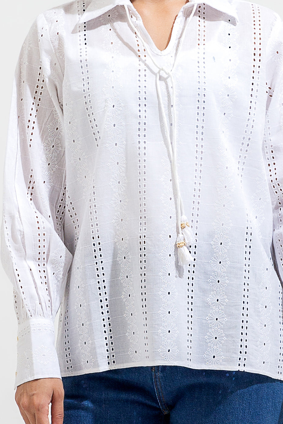 WHITE EMBROIDERED COLLAR SHIRT