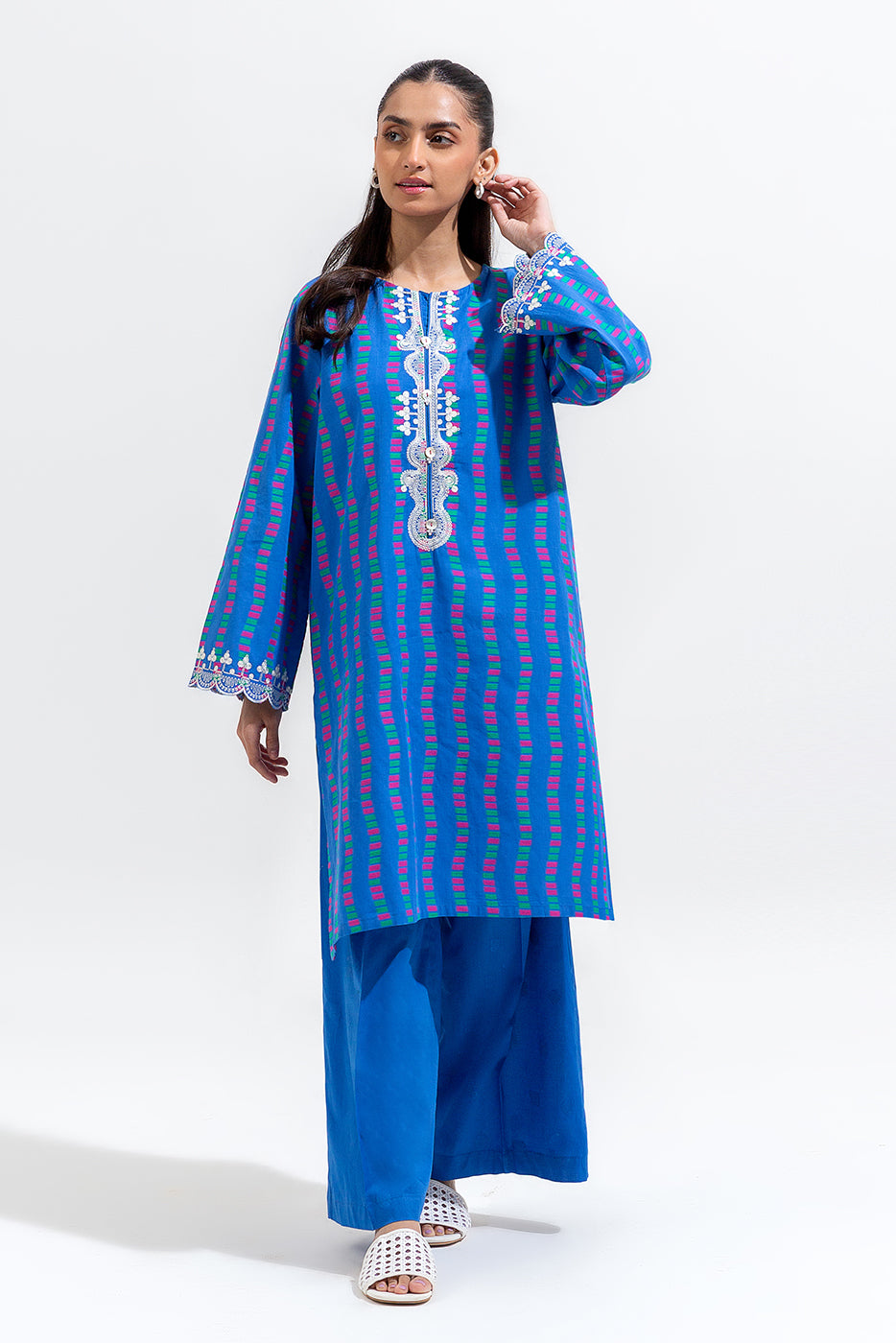 2 PIECE EMBROIDERED JACQUARD SUIT (PRET)