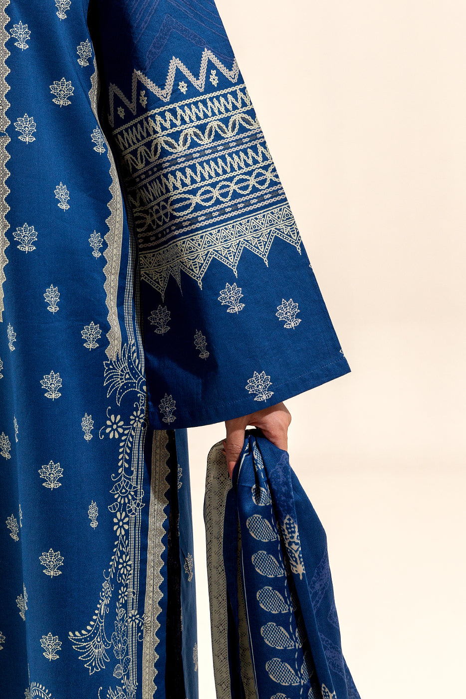2 PIECE PRINTED LAWN SUIT-AEGEAN KNOTS (UNSTITCHED)