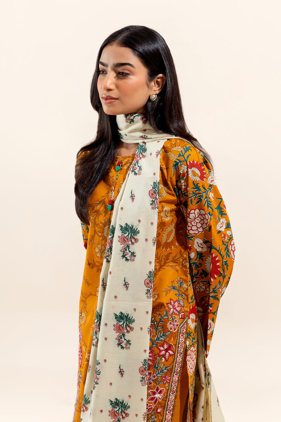 3 PIECE EMBROIDERED LAWN SUIT-CREWEL APRICOT (UNSTITCHED)