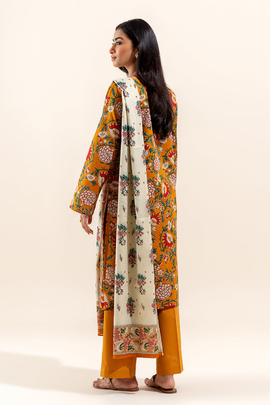 3 PIECE EMBROIDERED LAWN SUIT-CREWEL APRICOT (UNSTITCHED)