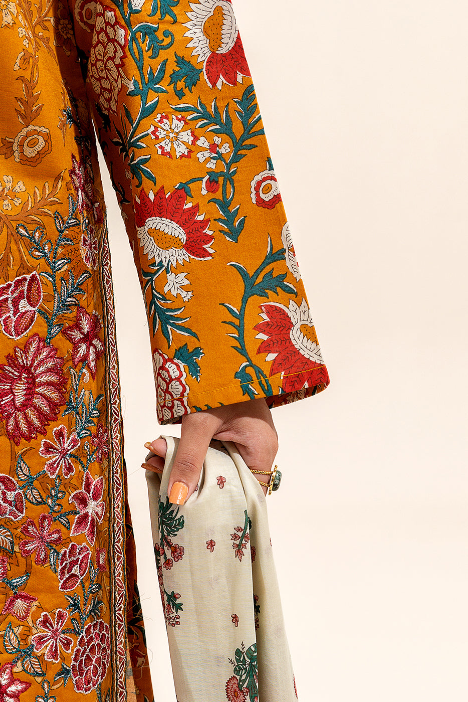 3 PIECE EMBROIDERED LAWN SUIT-CREWEL APRICOT (UNSTITCHED)