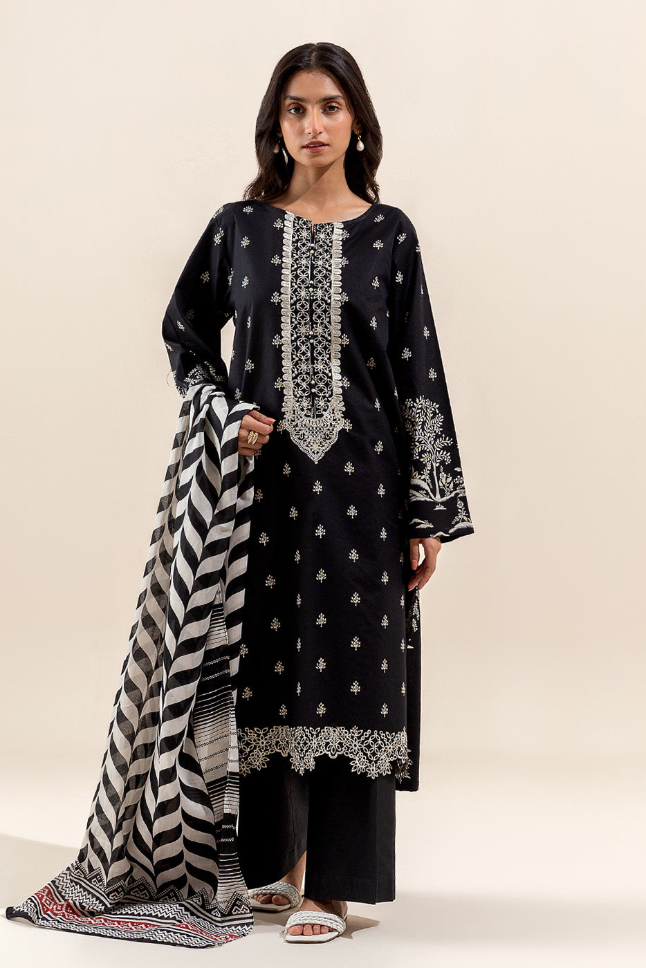 3 PIECE EMBROIDERED LAWN SUIT-SABLE SHINE (UNSTITCHED)