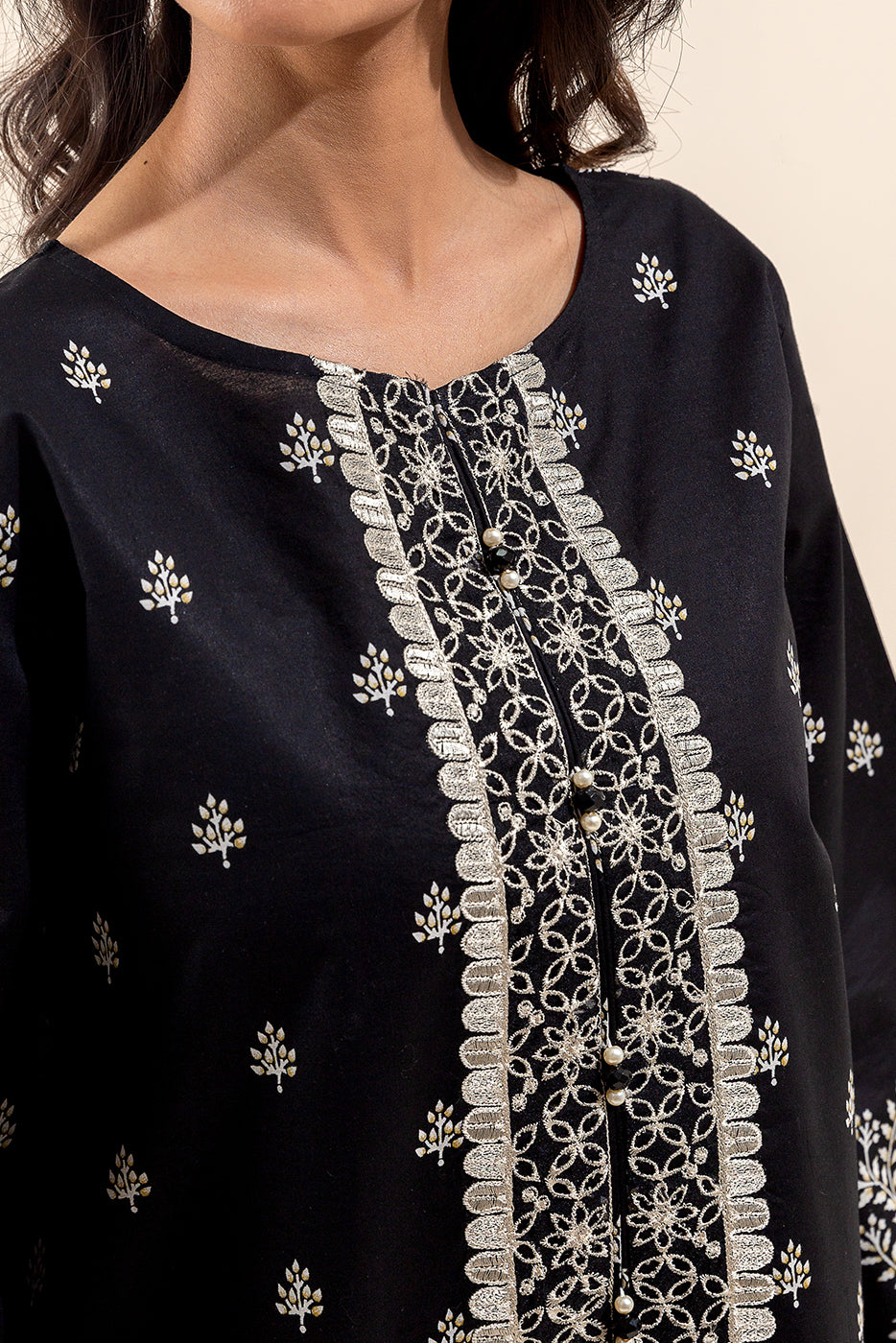 3 PIECE EMBROIDERED LAWN SUIT-SABLE SHINE (UNSTITCHED)