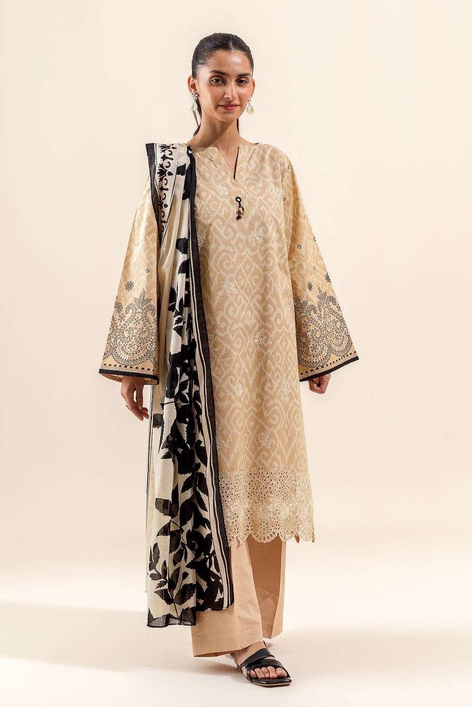3 PIECE EMBROIDERED LAWN SUIT-ONYX PALE (UNSTITCHED)