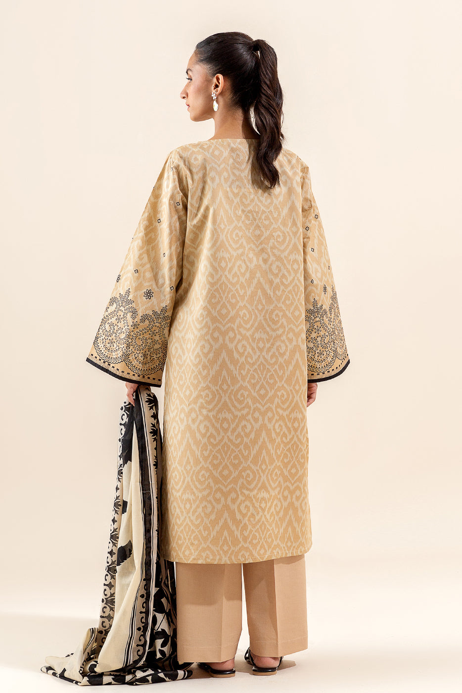 3 PIECE EMBROIDERED LAWN SUIT-ONYX PALE (UNSTITCHED)