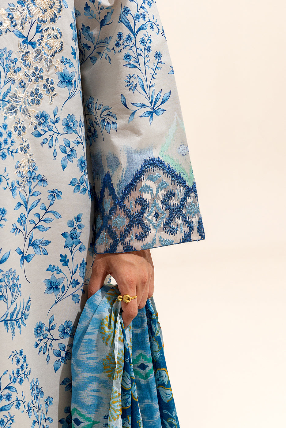 3 PIECE EMBROIDERED LAWN SUIT-BLUE FROST (UNSTITCHED)