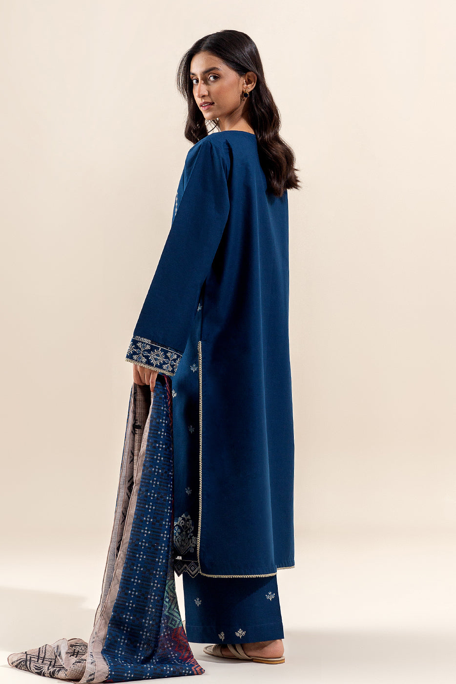 3 PIECE EMBROIDERED LAWN SUIT-ORIENTAL AZURE (UNSTITCHED)