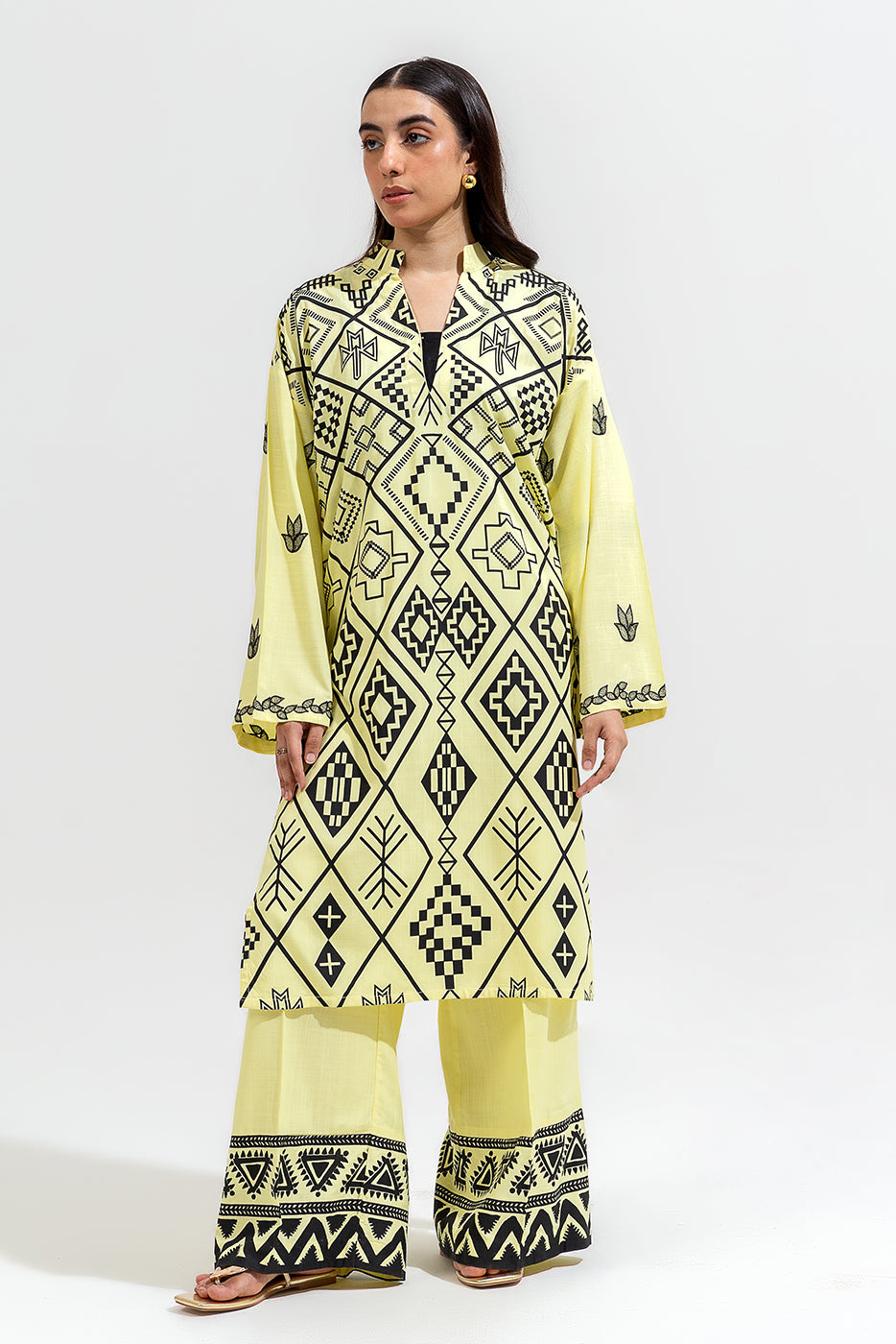 2 PIECE EMBROIDERED VISCOSE SUIT (PRET)