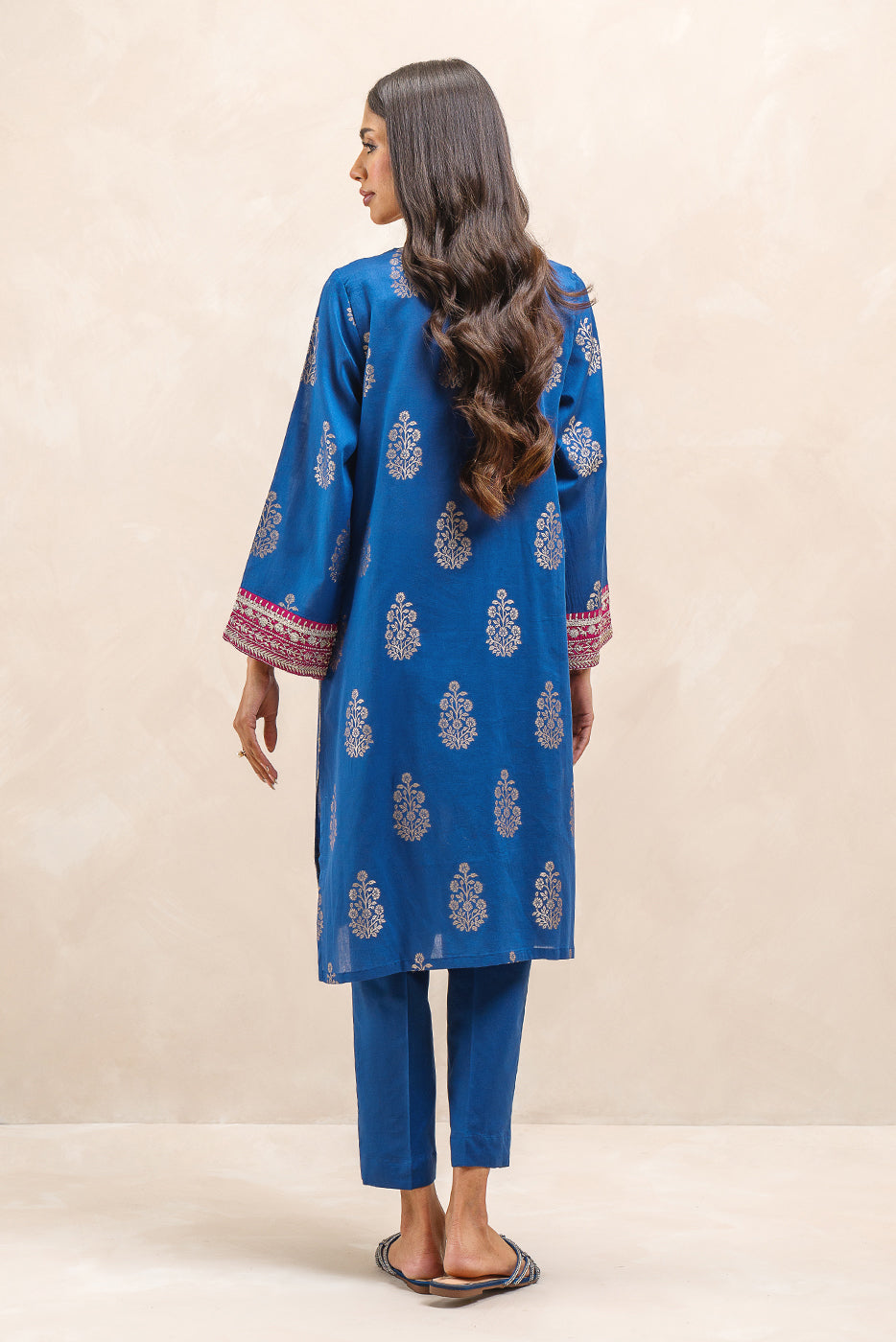 2 PIECE EMBROIDERED JACQUARD SUIT (LUXURY-PRET)