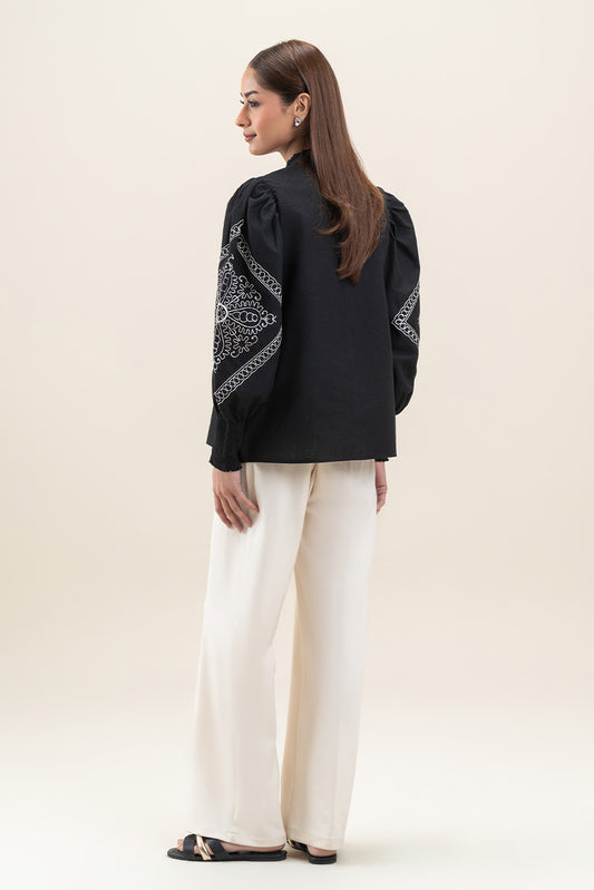 EMBROIDERED KEYHOLE BLOUSE