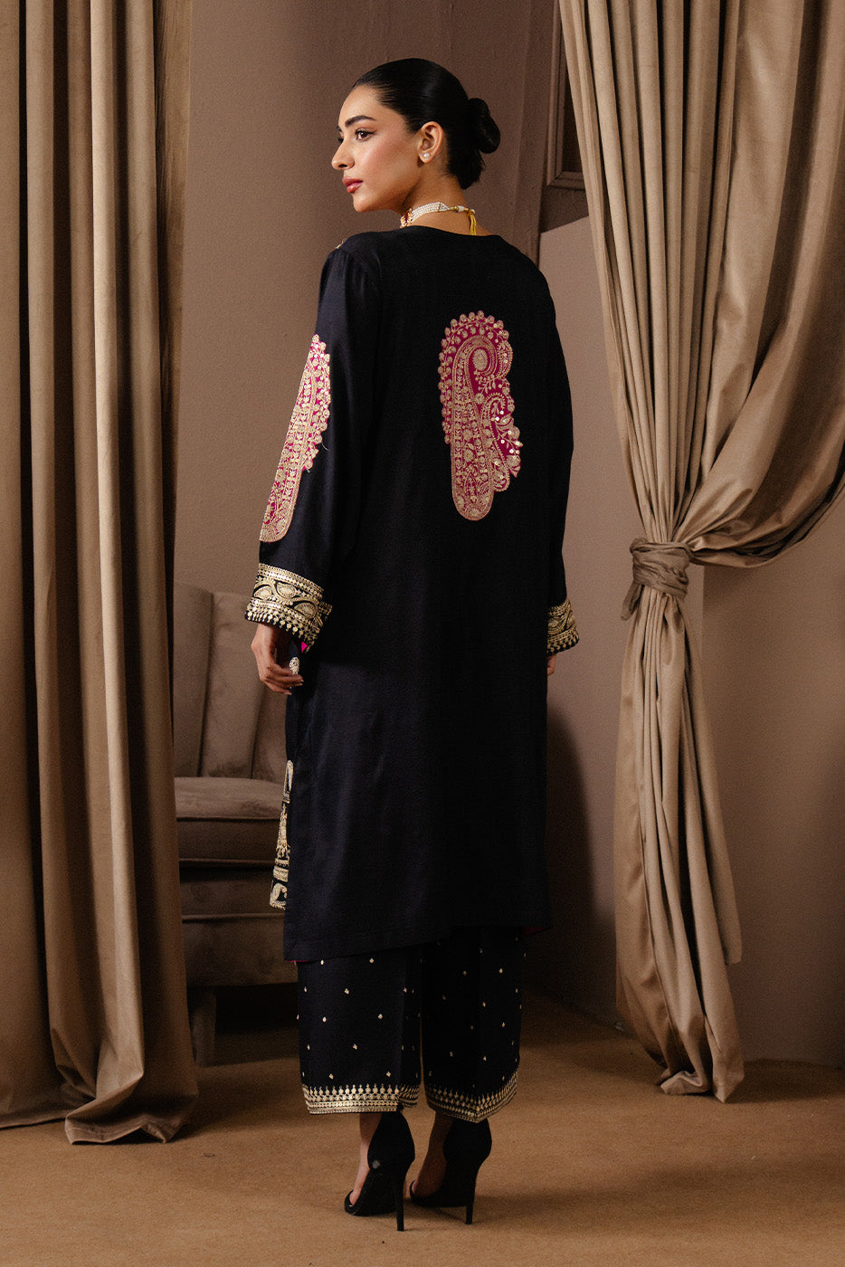 2 PIECE EMBROIDERED RAW SILK SUIT (LUXURY-PRET)