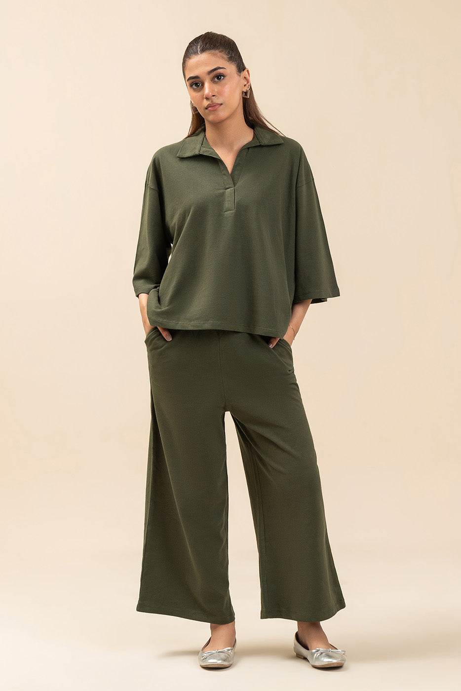 RELAXED FIT COLLARED TOP