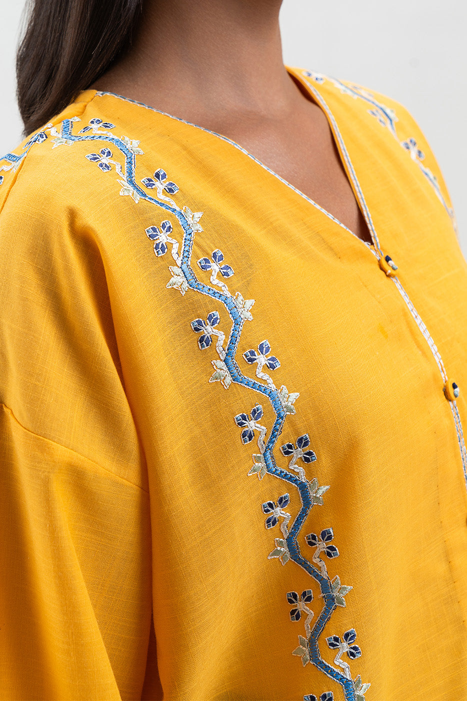 EMBROIDERED SLUB LAWN TOP (PRET)