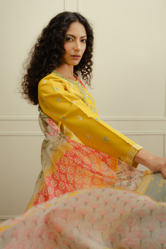 3 PIECE EMBROIDERED LAWN SUIT (PRET)