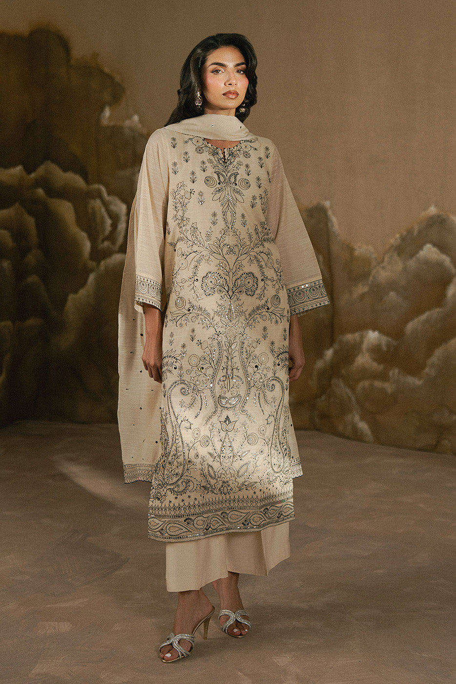 3 PIECE EMBROIDERED MONARK SUIT (LUXURY-PRET)