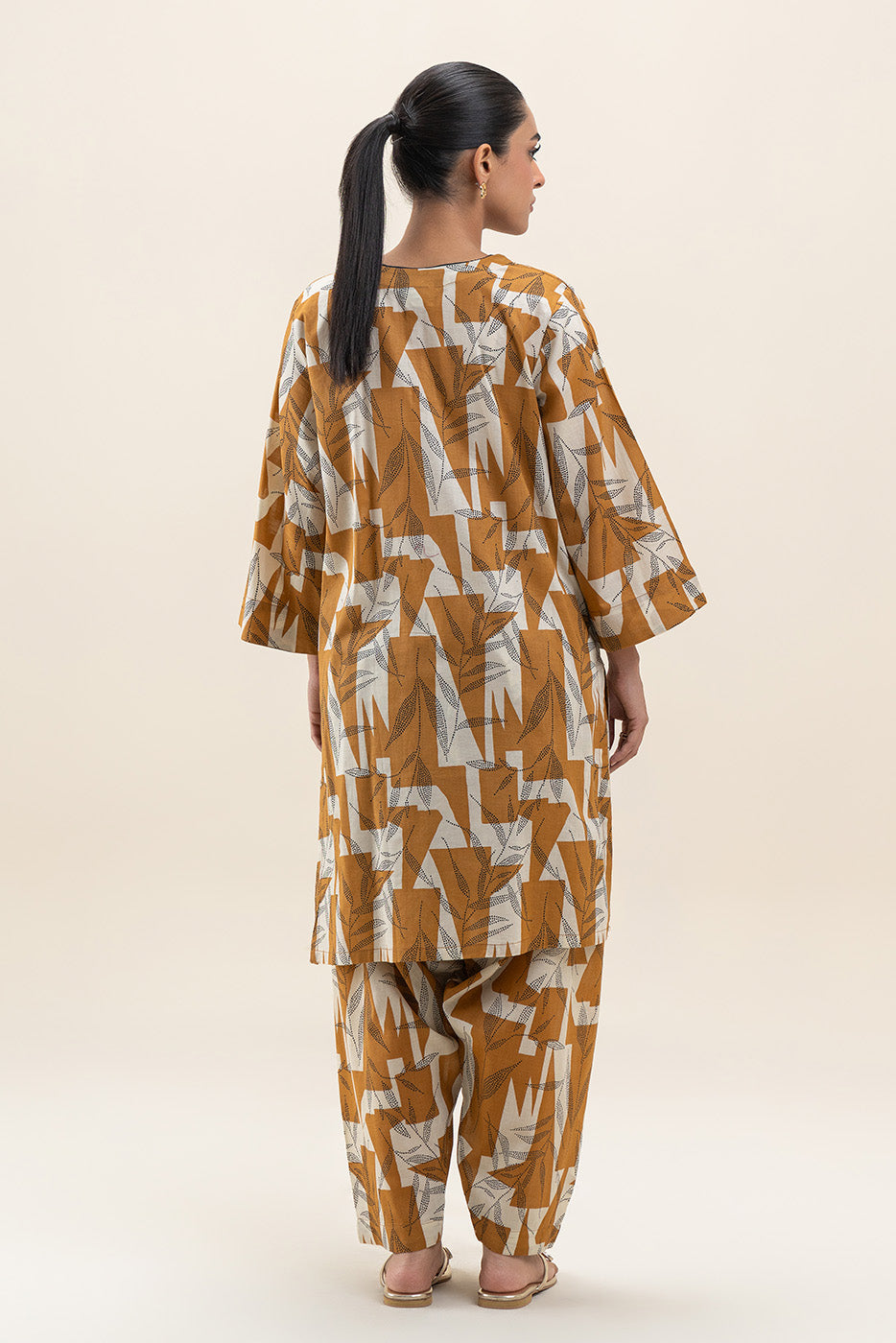 2 PIECE PRINTED LAWN SUIT (PRET)