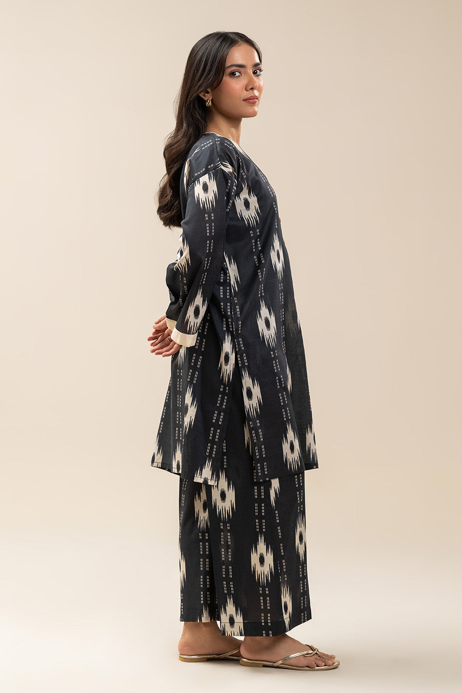 2 PIECE PRINTED LAWN SUIT (PRET)