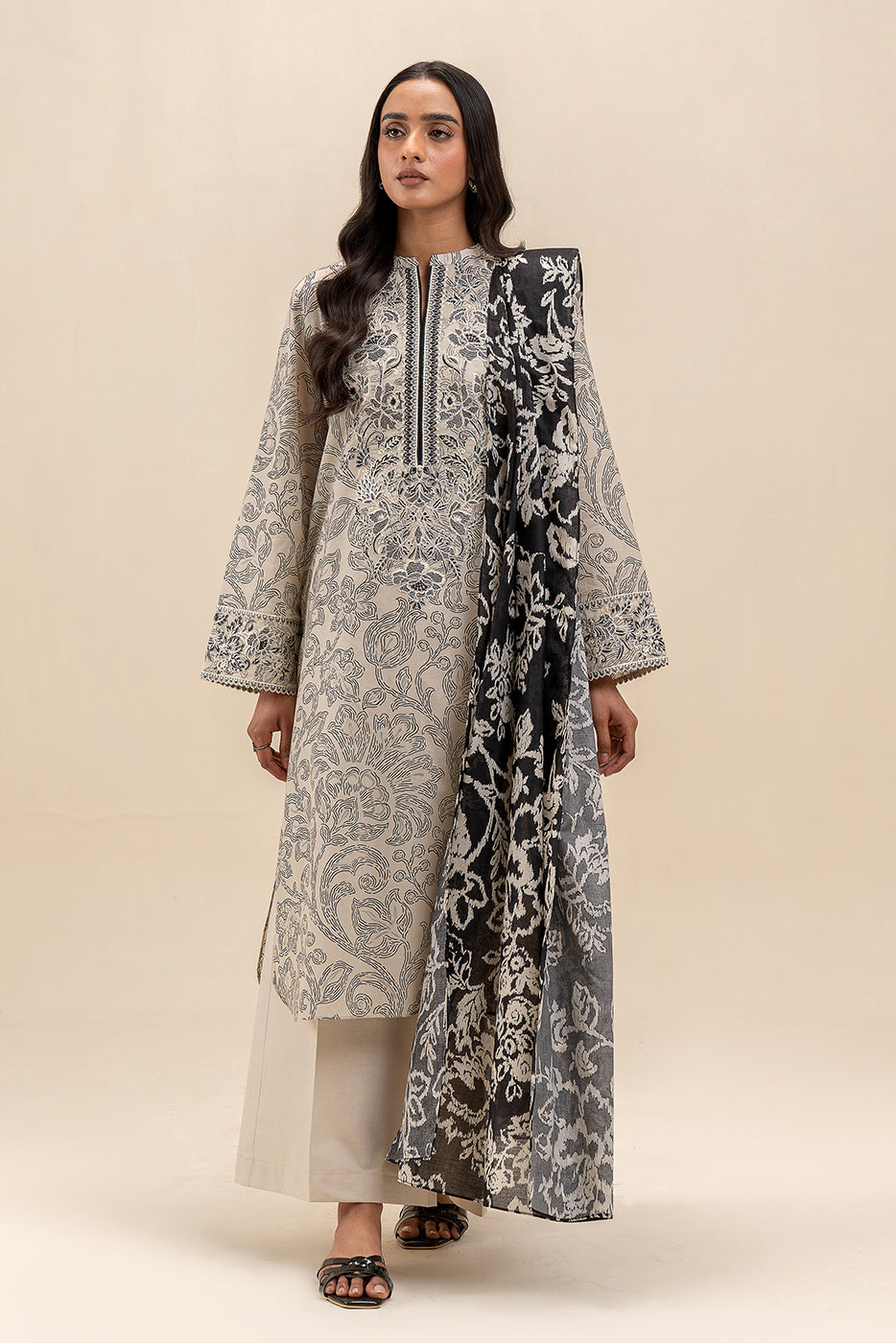 3 PIECE EMBROIDERED LAWN SUIT-MONOCHROME MAZE (UNSTITCHED)