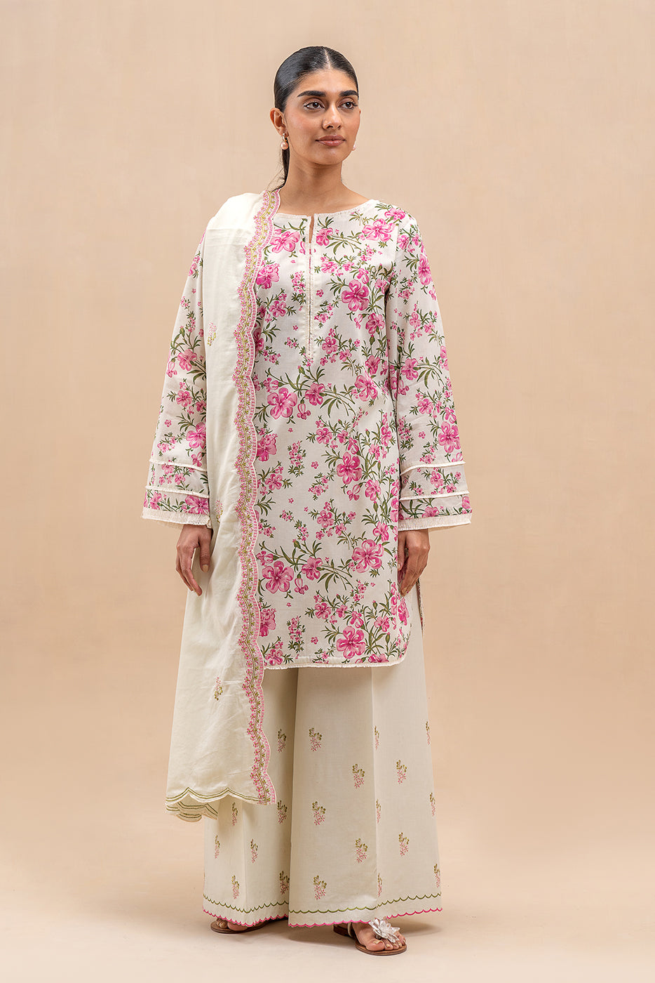 3 PIECE EMBROIDERED LAWN SUIT-WHITE GARDEN (UNSTITCHED)