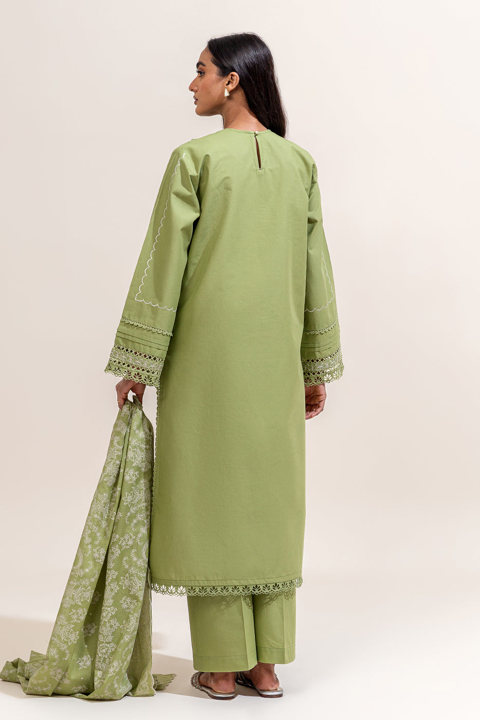 2 PIECE EMBROIDERED LAWN SUIT-KELLY GREEN (UNSTITCHED)