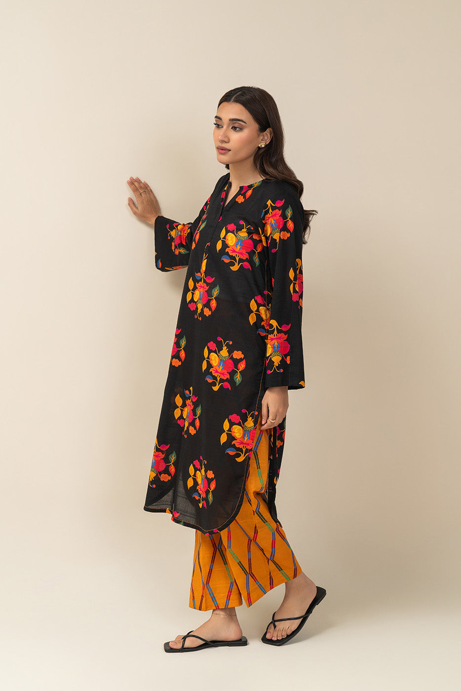 2 PIECE PRINTED LAWN DORIA SUIT (PRET)