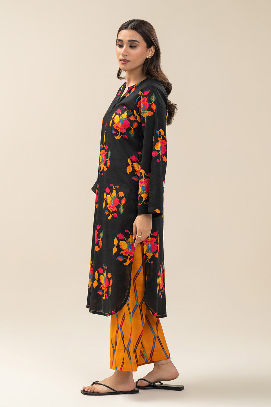 2 PIECE PRINTED LAWN DORIA SUIT (PRET)