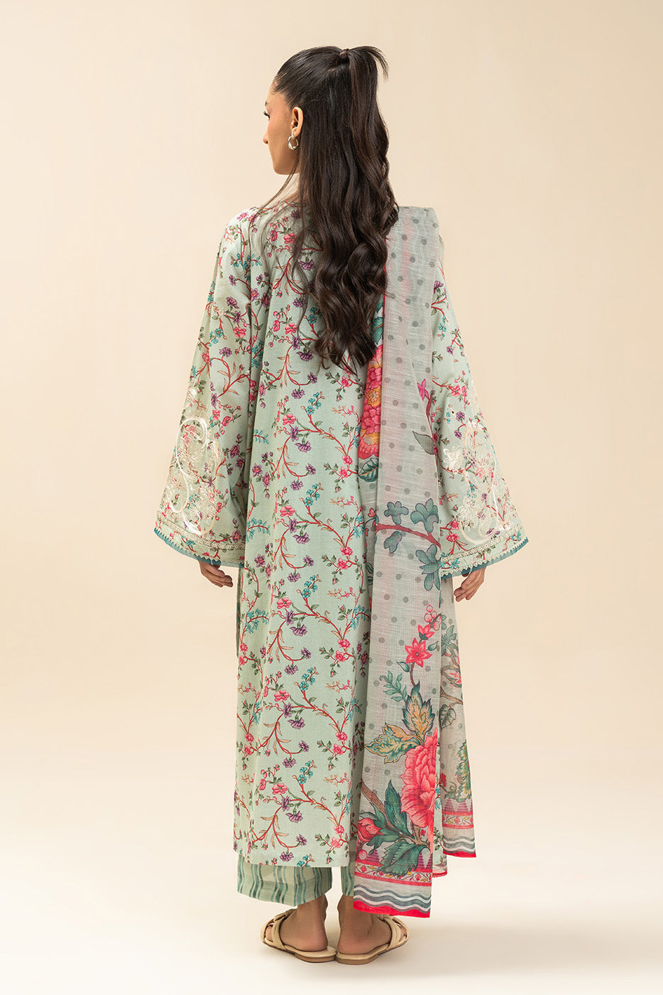 3 PIECE EMBROIDERED LAWN SUIT (HIGH CASUAL)