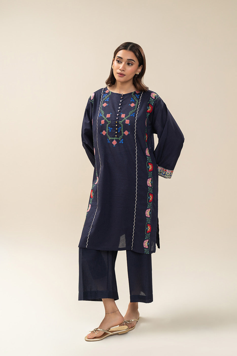 2 PIECE EMBROIDERED BOX DORIA SUIT (PRET)