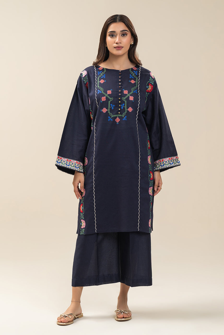 2 PIECE EMBROIDERED BOX DORIA SUIT (PRET)