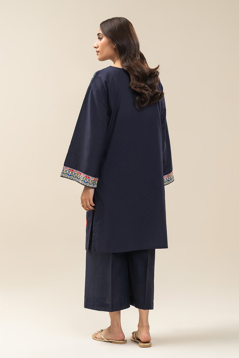 2 PIECE EMBROIDERED BOX DORIA SUIT (PRET)