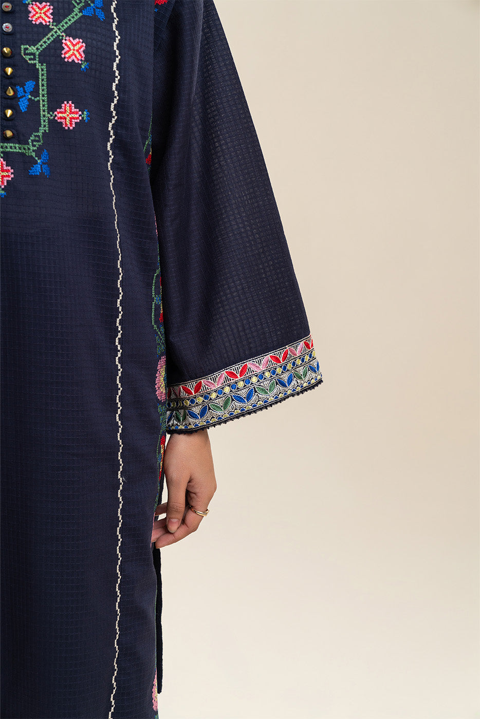 2 PIECE EMBROIDERED BOX DORIA SUIT (PRET)