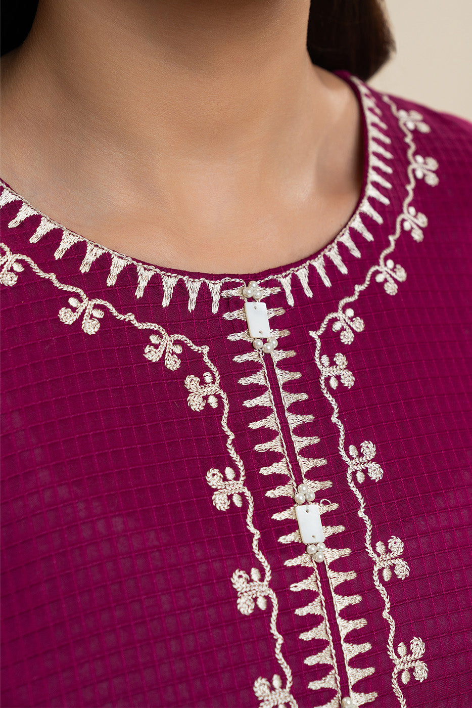 2 PIECE EMBROIDERED BOX DORIA SUIT (PRET)